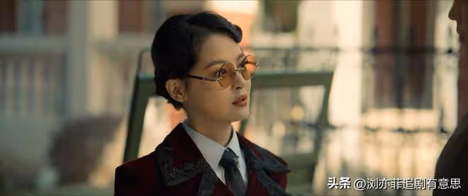 《孤城迷戰》直到大結局殭屍生化人暴動，她根本不知，沈處長叛變