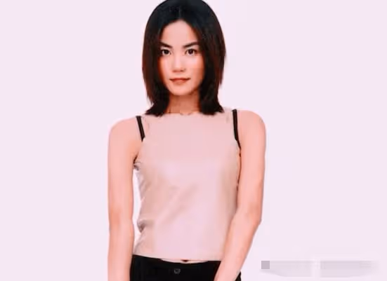 離大譜!王菲與謝霆鋒真實關係被扒,私生活靠給機會「引」小鮮肉