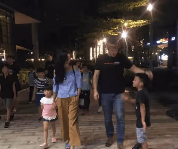 承認三胎是混血?張柏芝接連曬小王子金髮照,極具畫畫天賦