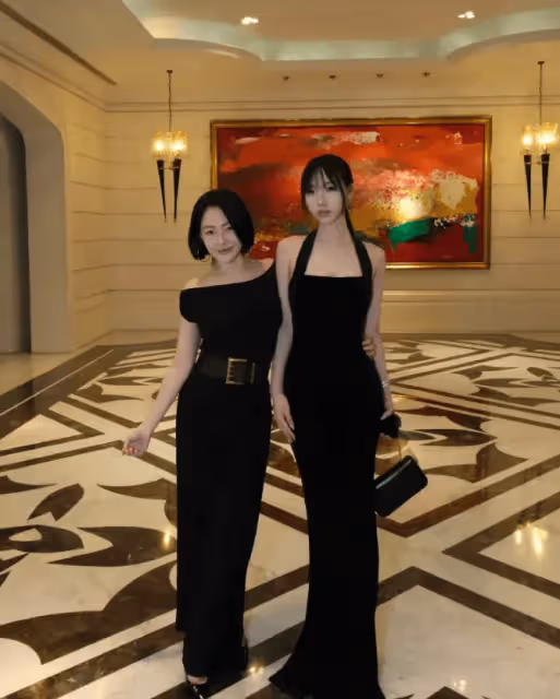 火力全開!大S毒舌點評小S母女照片,小S難掩怒意