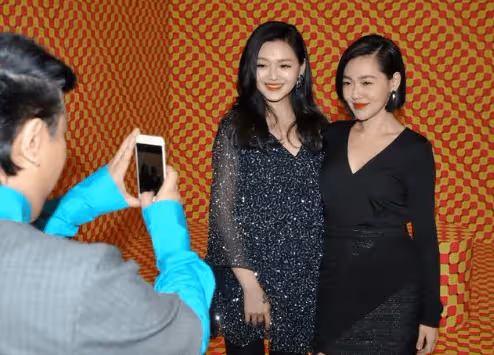 火力全開!大S毒舌點評小S母女照片,小S難掩怒意