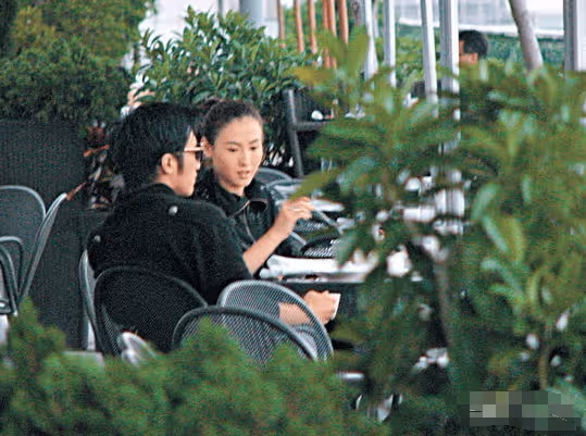 張柏芝帶孩子見爺爺,四哥心疼兩個孫子沒人帶,謝霆鋒你慚愧嗎?