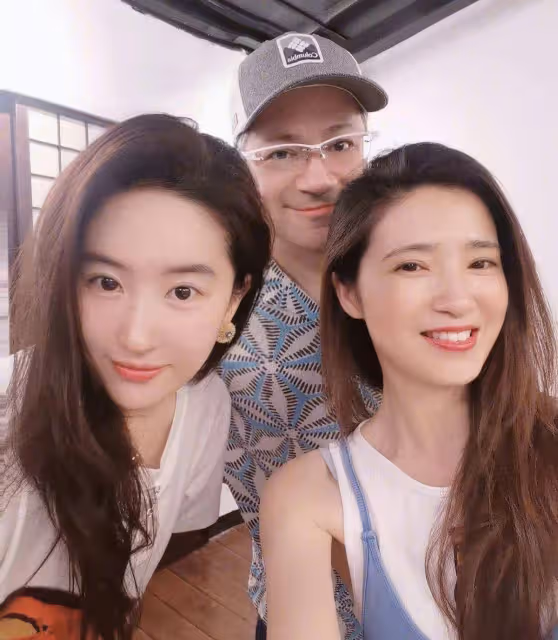 沒想到!劉亦菲曬與龔蓓苾聚會合照,兩人合作過《去有風的地方》