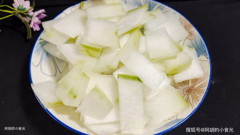 雞湯、魚湯不如此湯！花錢少易上手，天熱隨時煮一鍋，一碗喚醒胃口、酸滑不膩