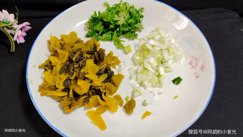 雞湯、魚湯不如此湯！花錢少易上手，天熱隨時煮一鍋，一碗喚醒胃口、酸滑不膩