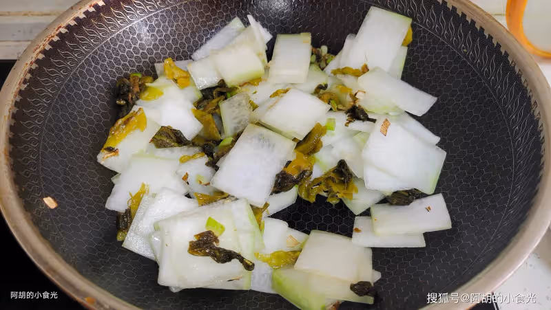 雞湯、魚湯不如此湯!花錢少易上手,天熱隨時煮一鍋,一碗喚醒胃口、酸滑不膩