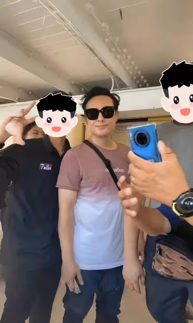 張松文帶家人游香港!爸爸罕露臉!身材高大,路人喜歡兒子很開心