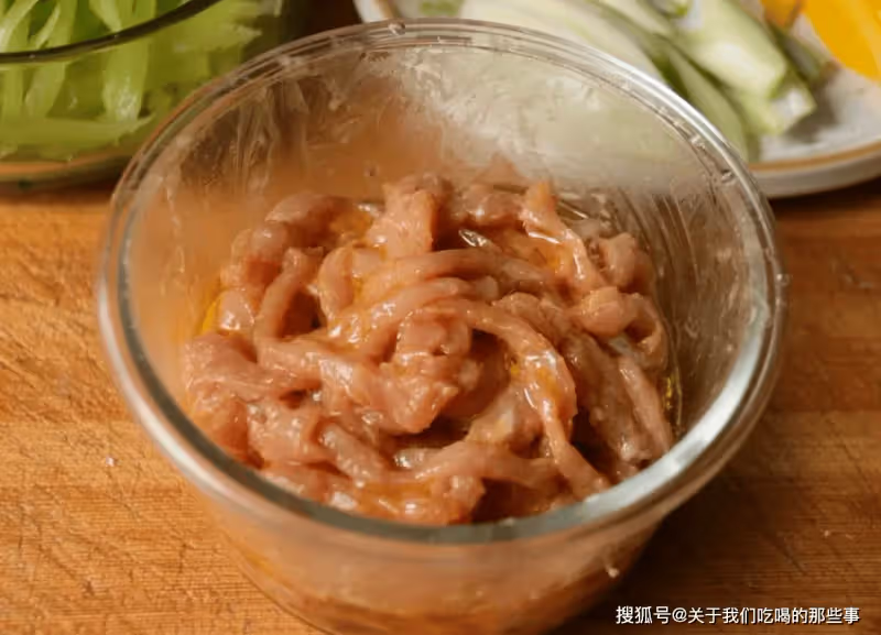 魚香肉絲怎麼做?腌肉、調汁是關鍵,教您正確做法,滑嫩又入味