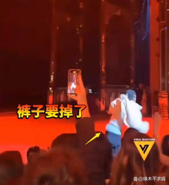 賈斯汀·比伯去印度參加婚禮,撇嬌妻和女粉相擁,跳舞忘我掉褲子