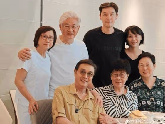 TVB男星大曬與胡歌老婆合照!笑容燦爛!網友驚訝與胡歌關係