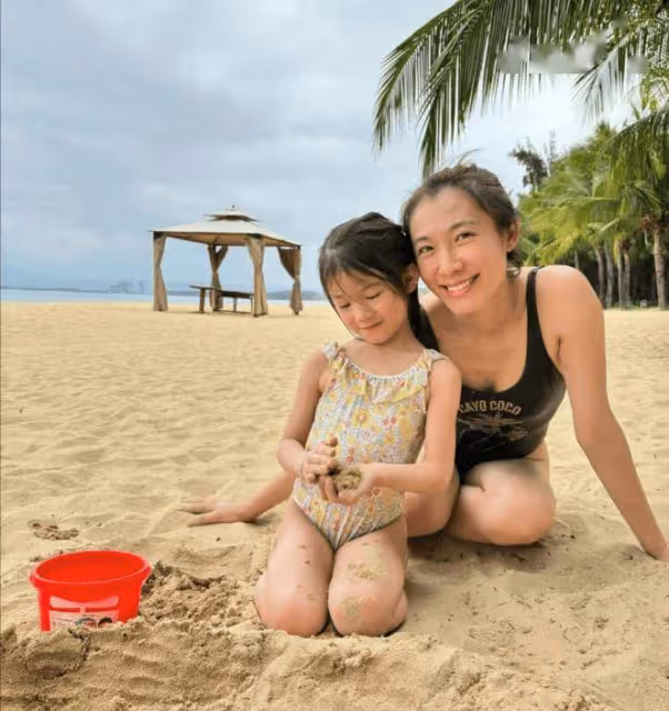 恭喜!TVB前女星給大25歲富商老公慶63歲生日!她和三個繼女幾乎是同齡