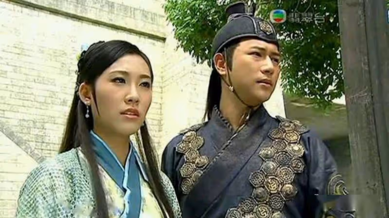 恭喜!TVB前女星給大25歲富商老公慶63歲生日!她和三個繼女幾乎是同齡