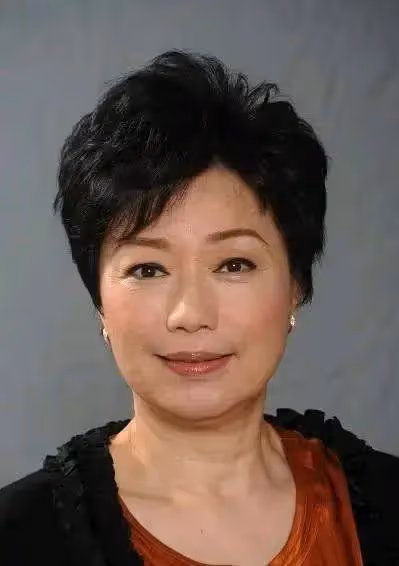 TVB「御用媽媽」稱被公司改合約就像離婚,曾一天開四部劇,高強度工作導致生病