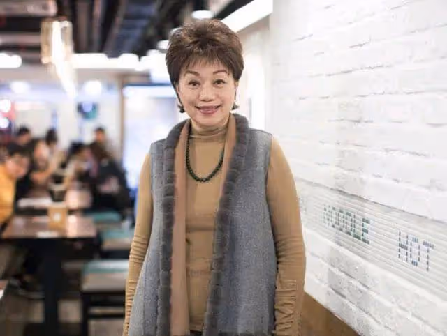 TVB「御用媽媽」稱被公司改合約就像離婚,曾一天開四部劇,高強度工作導致生病