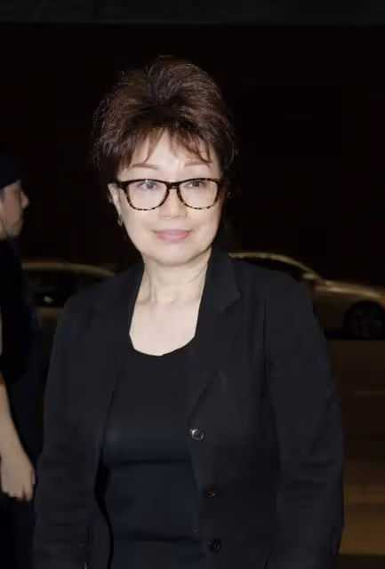 TVB「御用媽媽」稱被公司改合約就像離婚,曾一天開四部劇,高強度工作導致生病