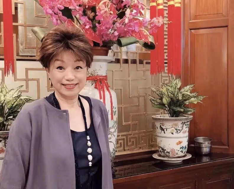 TVB「御用媽媽」稱被公司改合約就像離婚,曾一天開四部劇,高強度工作導致生病