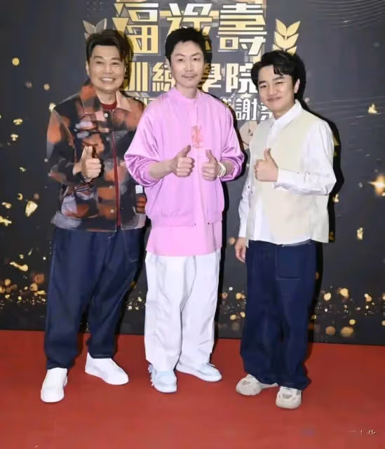 王祖藍豪宅曝光,幾十人在家中舉辦TVB慶功宴,東張女神素顏照判若兩人