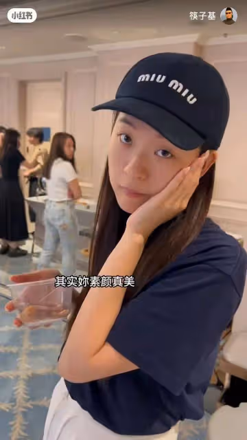 王祖藍豪宅曝光,幾十人在家中舉辦TVB慶功宴,東張女神素顏照判若兩人