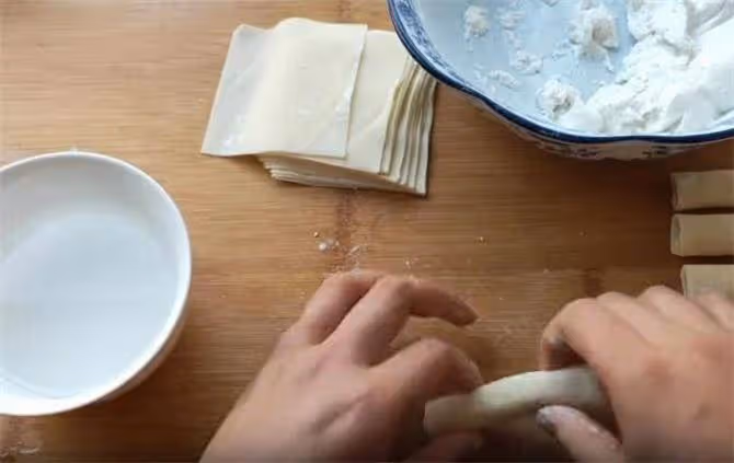餛飩皮新吃法,外酥里糯,幾分鐘就能出鍋,孩子超喜歡的小零食