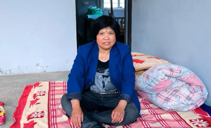 拿妻子的陪嫁房盡孝！老公出差回來見「母親打地鋪」怒甩妻子一耳光　下秒看到「主臥出來2人」怒氣全消