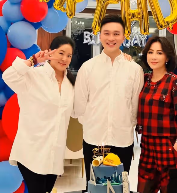 劉嘉玲28歲侄子露面,西裝筆挺很氣派,已成為職場中的精英