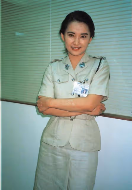 23歲星二代宣布出書做才女,曾在TVB兼職,無懼被批身材肥胖展現自信美