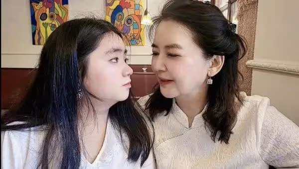 23歲星二代宣布出書做才女,曾在TVB兼職,無懼被批身材肥胖展現自信美