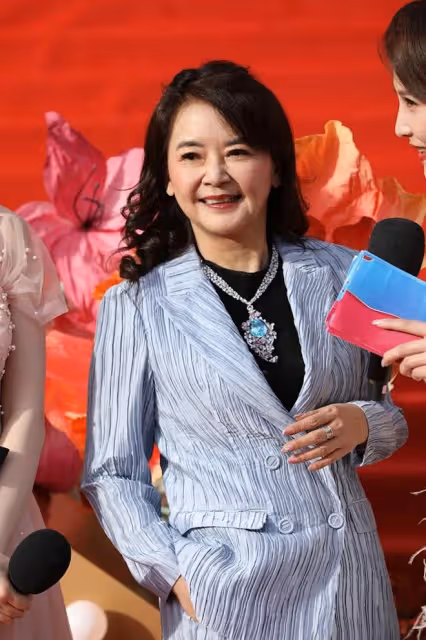 23歲星二代宣布出書做才女,曾在TVB兼職,無懼被批身材肥胖展現自信美