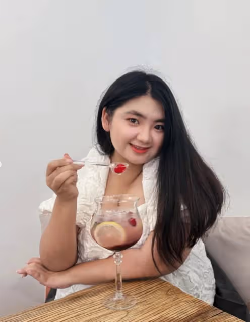 23歲星二代宣布出書做才女,曾在TVB兼職,無懼被批身材肥胖展現自信美