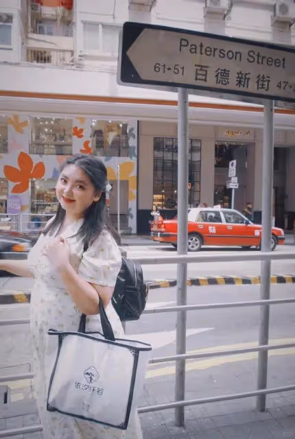23歲星二代宣布出書做才女,曾在TVB兼職,無懼被批身材肥胖展現自信美