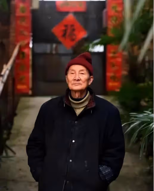 一對85歲夫婦去銀行匯款百萬,金額大引起懷疑,報警才知其身份