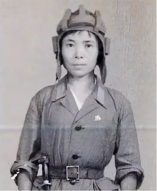 一對85歲夫婦去銀行匯款百萬,金額大引起懷疑,報警才知其身份