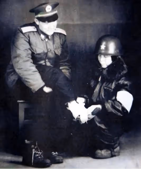 一對85歲夫婦去銀行匯款百萬,金額大引起懷疑,報警才知其身份