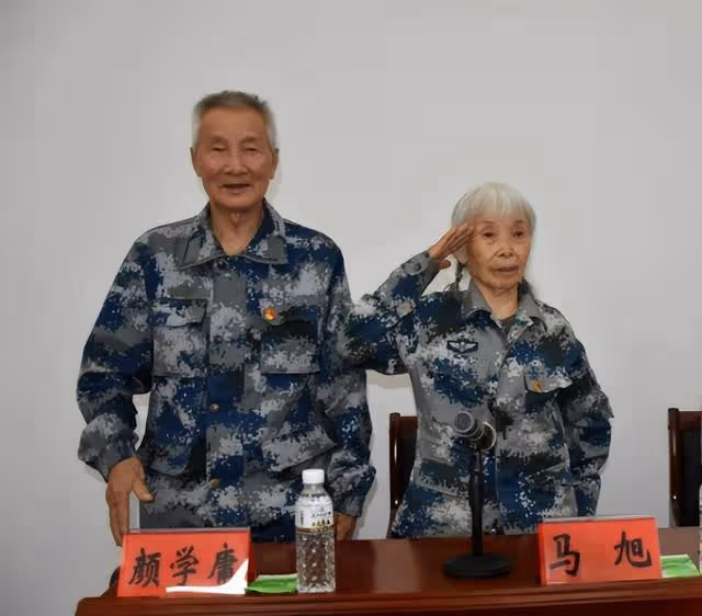 一對85歲夫婦去銀行匯款百萬,金額大引起懷疑,報警才知其身份