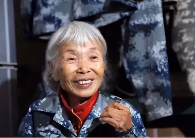 一對85歲夫婦去銀行匯款百萬,金額大引起懷疑,報警才知其身份