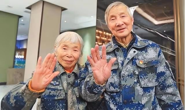 一對85歲夫婦去銀行匯款百萬,金額大引起懷疑,報警才知其身份