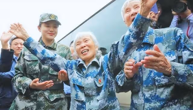一對85歲夫婦去銀行匯款百萬,金額大引起懷疑,報警才知其身份