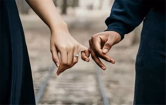 5歲外甥女白血病去世,舅舅拍照留念,意外發現是因繼母而得病