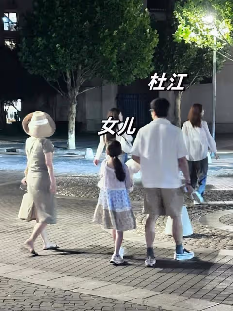 霍思燕8歲女兒終於露臉了！長相比哥哥還英氣，戴近視眼鏡像爸爸