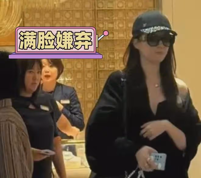 劉亦菲逛珠寶店被偶遇,小露香肩打扮時髦,空手而歸慘遭櫃姐嫌棄