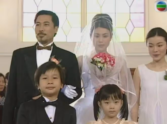香港知名男星參加孫子畢業禮!結過4次婚,現與小36歲女友拍拖!