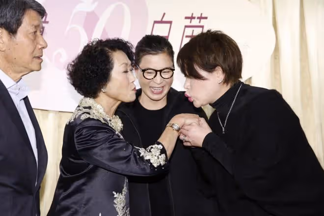 TVB資深女演員息影10年罕見露面！與周潤發聚餐，氣質優雅！