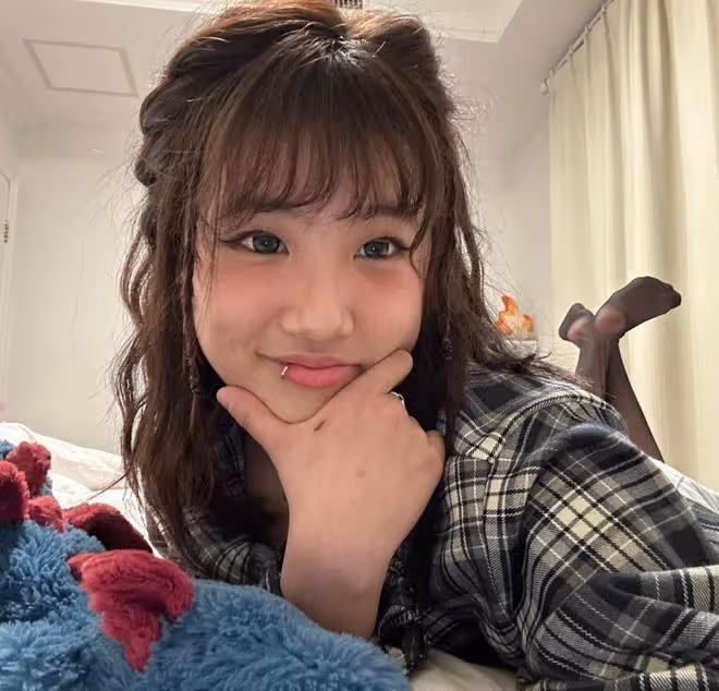19歲梧桐妹秀漫畫,畫7個小時很認真,卻被評論要多練基本功