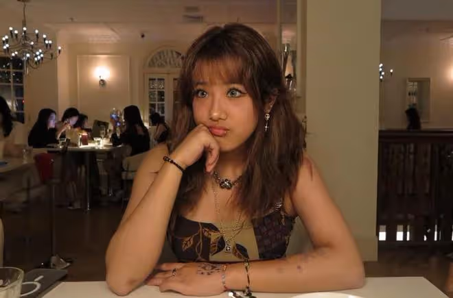 19歲梧桐妹秀漫畫,畫7個小時很認真,卻被評論要多練基本功
