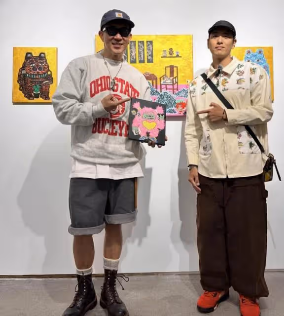 摘掉眼鏡的具俊曄很顯老,獨自做藝術展工作,為大S變瘦了很多