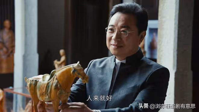 《執行法官》直到五人悲慘結局,齊麟才發現,老狐狸的保護傘太牛