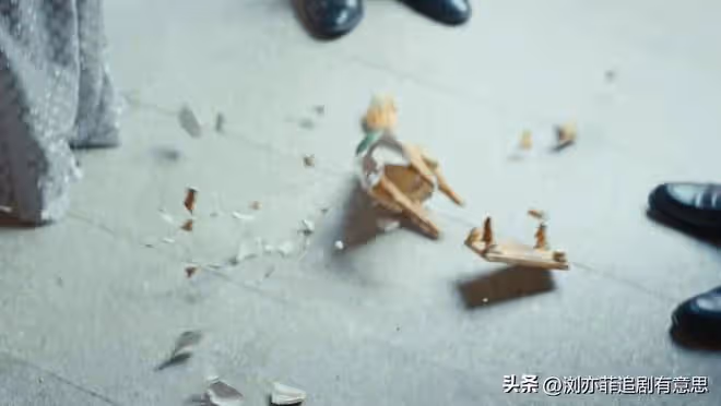 《執行法官》直到五人悲慘結局,齊麟才發現,老狐狸的保護傘太牛