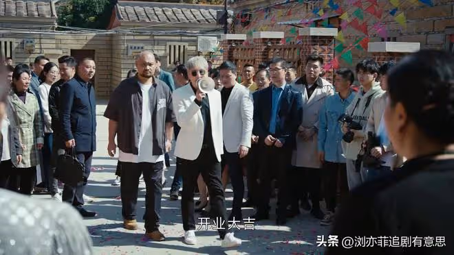 《執行法官》直到五人悲慘結局,齊麟才發現,老狐狸的保護傘太牛