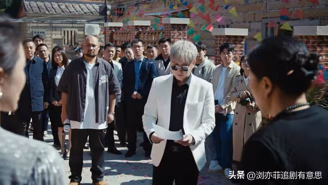 《執行法官》直到五人悲慘結局,齊麟才發現,老狐狸的保護傘太牛