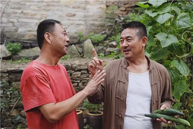 李洪濤：曾是鐵路工人，戲外娶老師的女兒為妻，結婚30年零緋聞